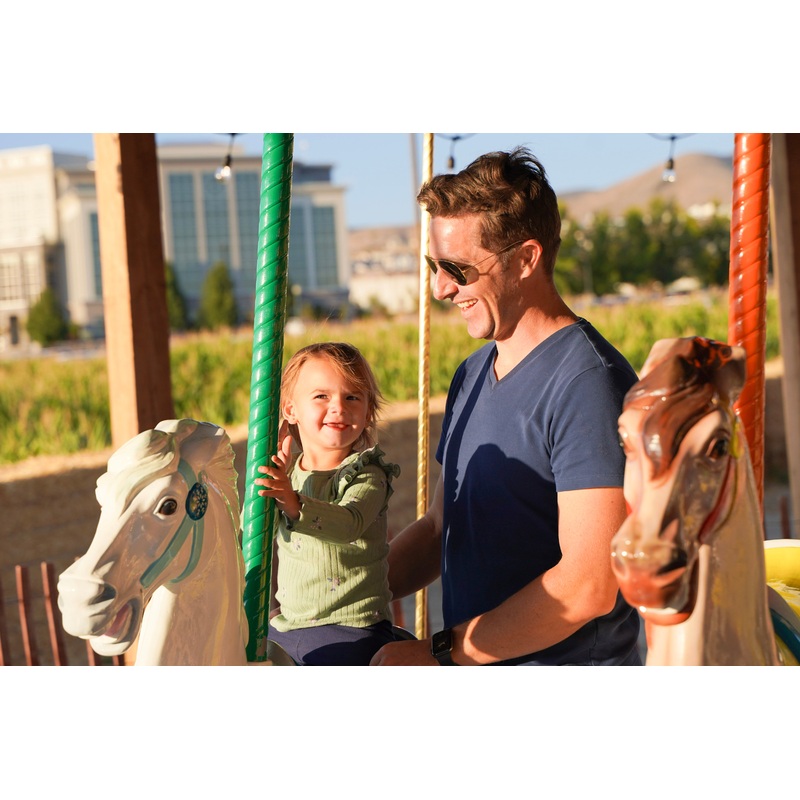 Carousel_Dad Kid_Smiling 2_EH.jpg
