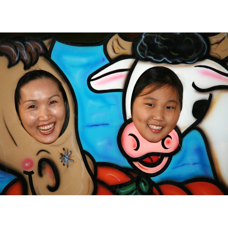 Photo Op_Board_Mom Daughter_Smiling.jpg