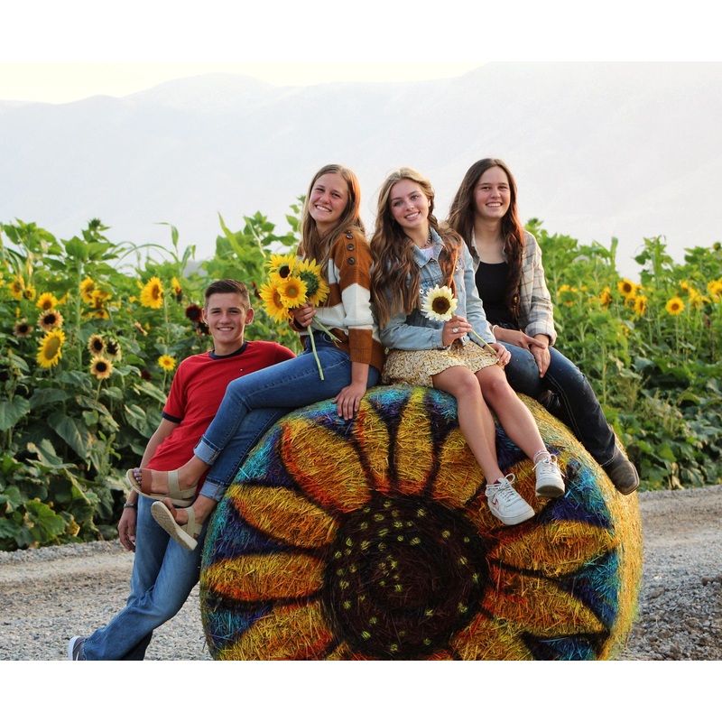 Photo Op_Sunflower Haybale_Teen Friends.jpg