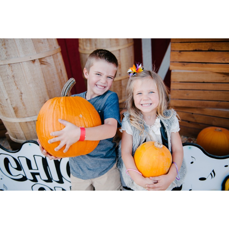 Pumpkin_Boy Girl_Carrying Smiling Wyatt Kate.jpg