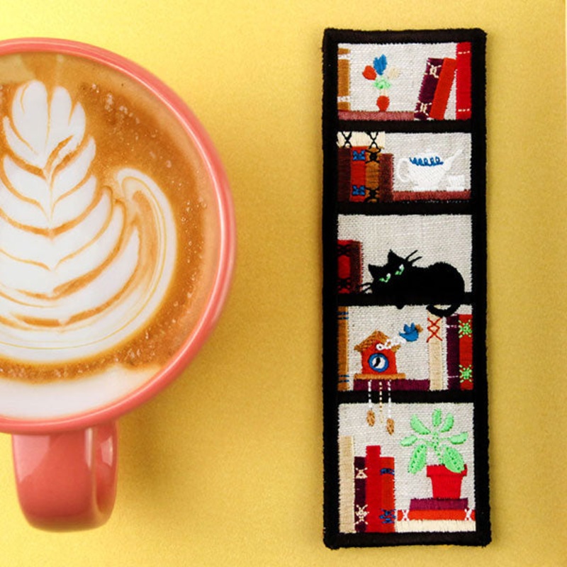 Cozy Bookshelf Bookmark (In-the-Hoop)