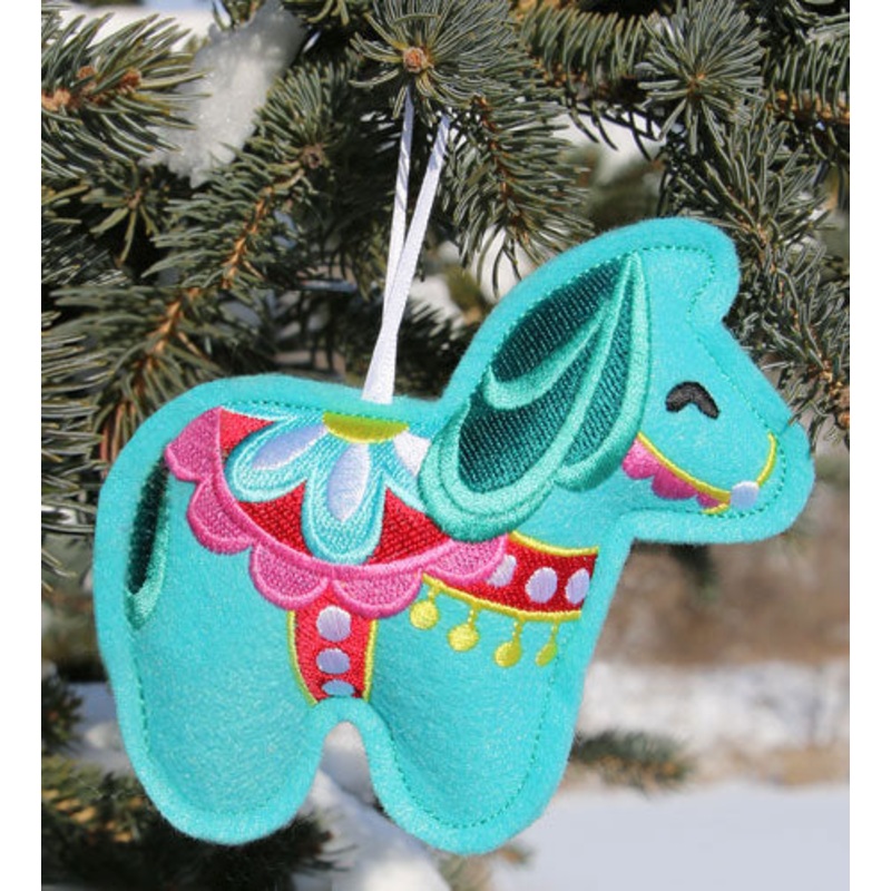 Dala Horse Stuffie (In-the-Hoop)