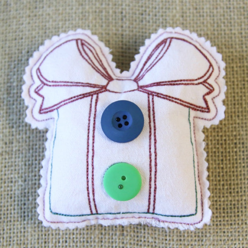 Christmas Stuffie – Gift (In-the-Hoop)