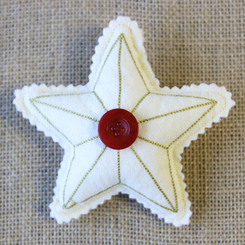 Christmas Stuffie – Star (In-the-Hoop)