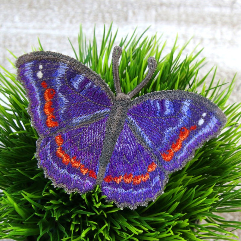 Free-Flying Gaudy Commodore (In-the-Hoop)