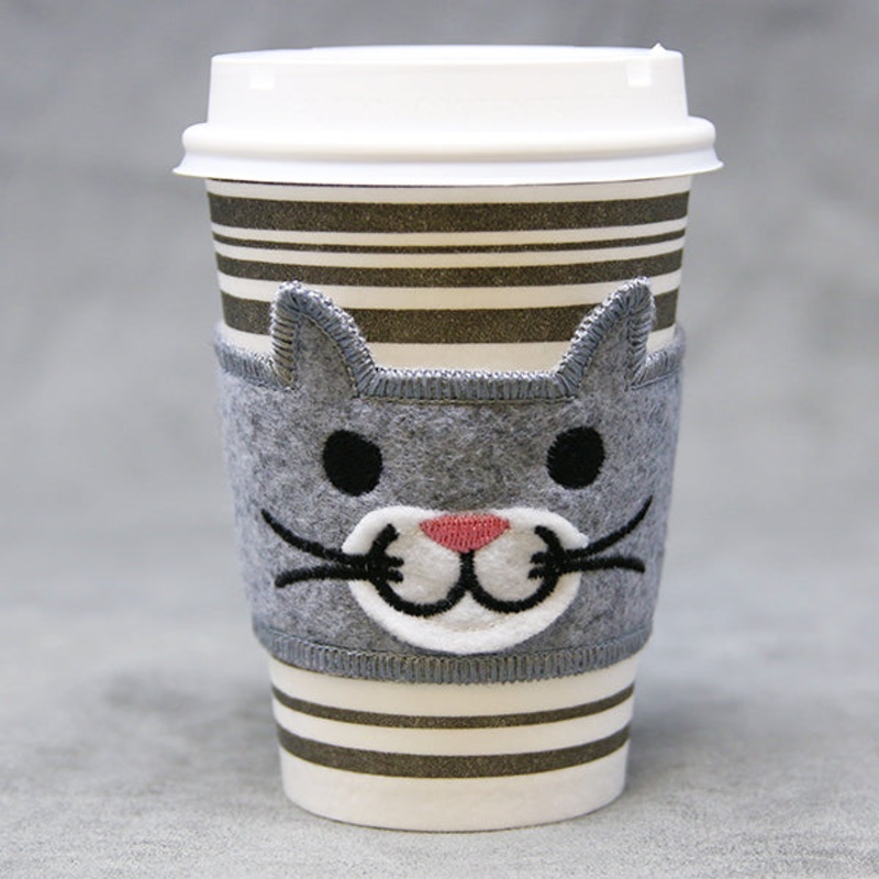 Coffee Cup Cozy – Cat (In-the-Hoop)