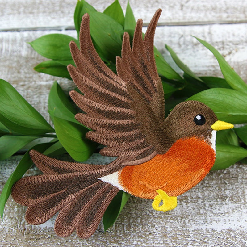 Free-Flying American Robin (In-the-Hoop)