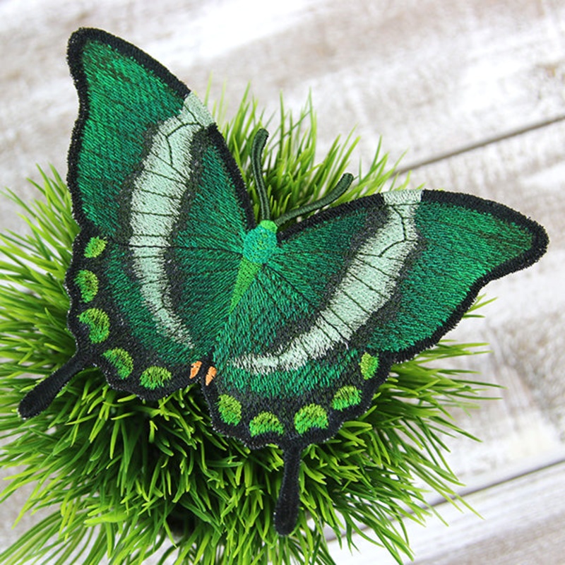 Free-Flying Emerald Swallowtail Butterfly (In-the-Hoop)