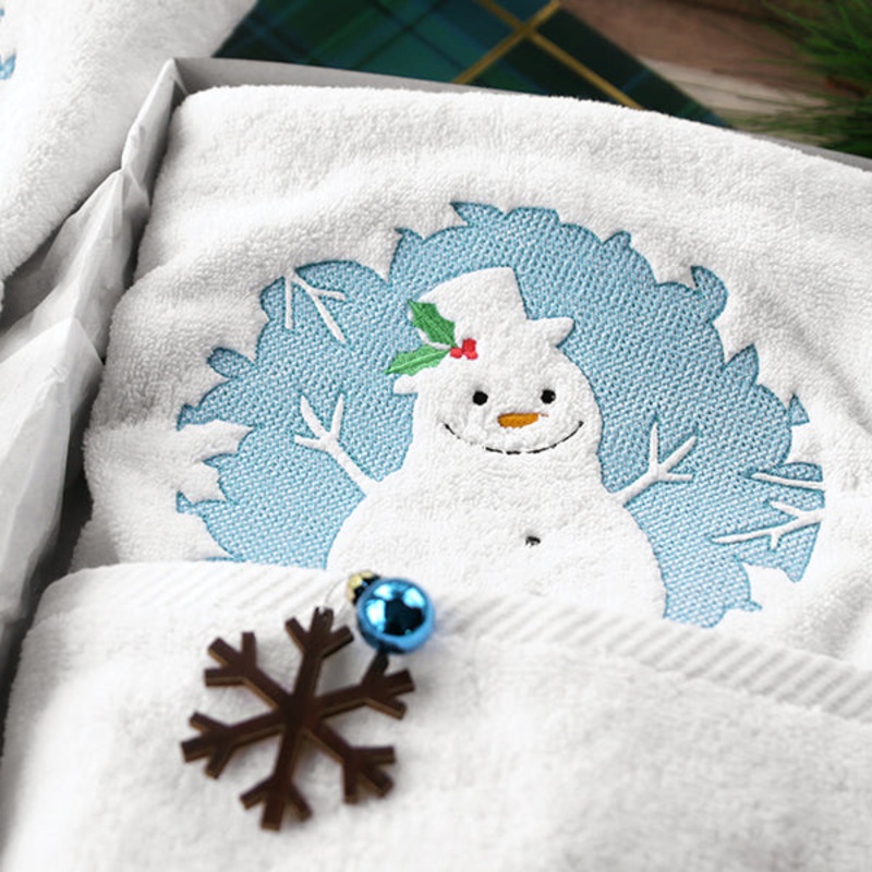 Magical Christmas Creatures – Snowman (Embossed)
