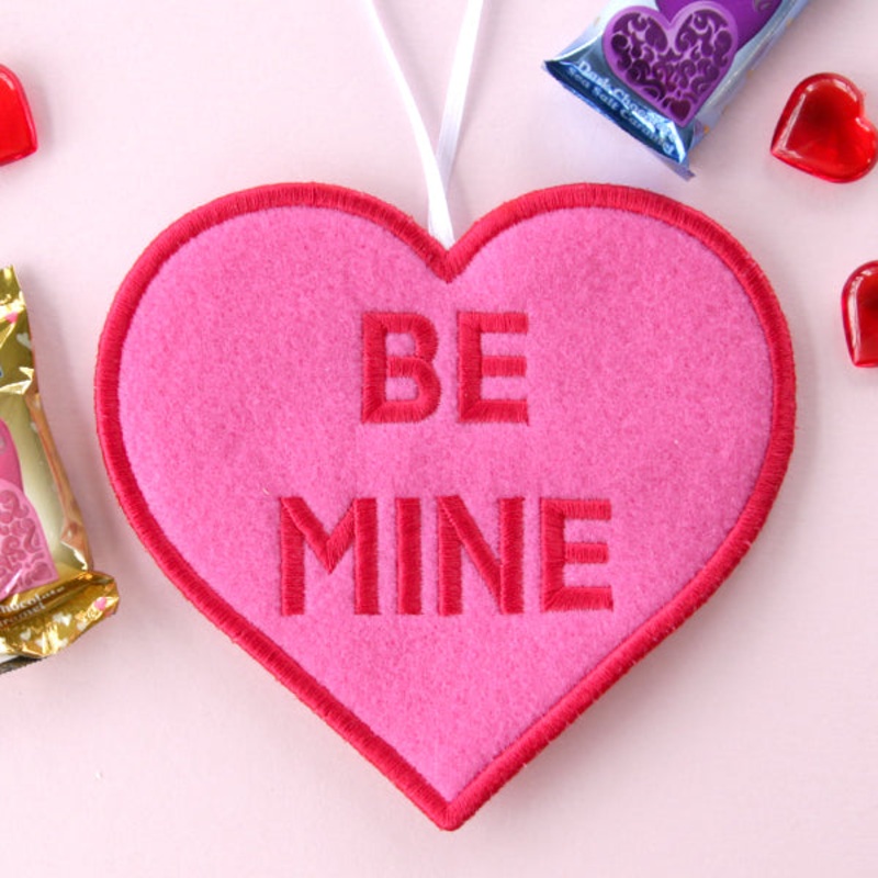 Candy Heart Treat Holder – Be Mine (In-the-Hoop)