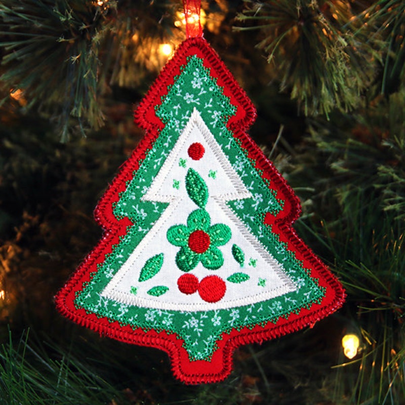 Christmas Charm Tree Ornament (In-the-Hoop)