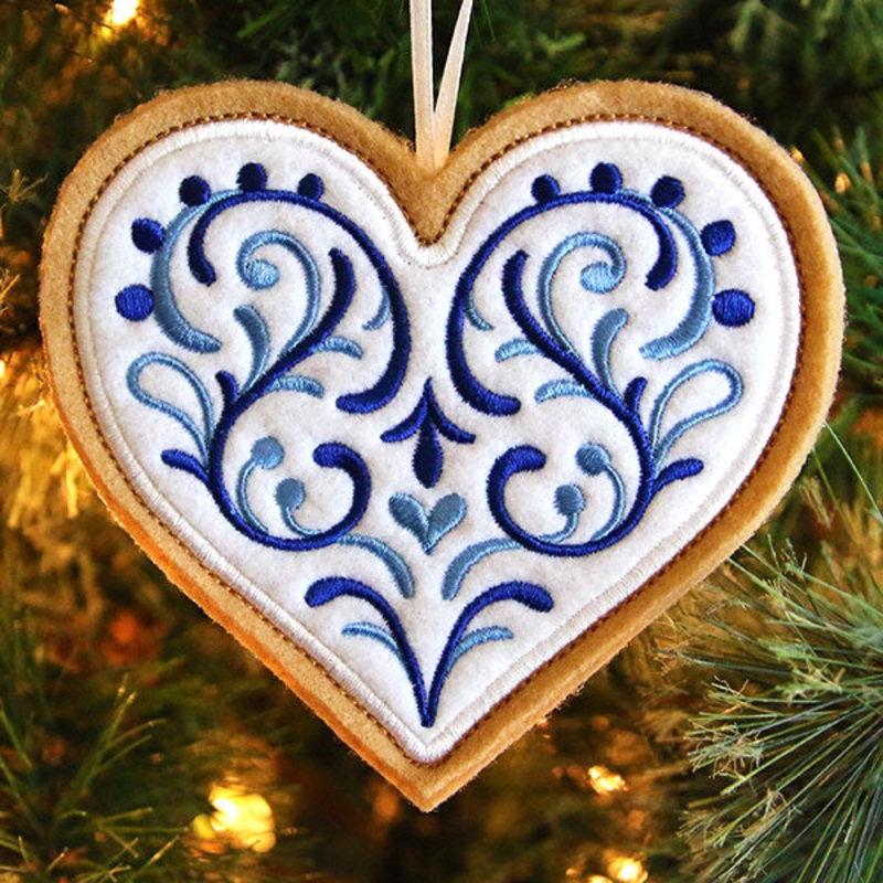 Delft Blue Christmas Cookie – Heart (In-the-Hoop)