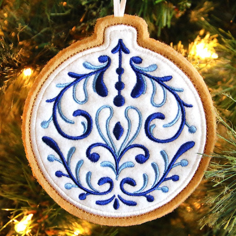 Delft Blue Christmas Cookie – Ornament (In-the-Hoop)