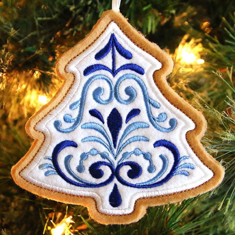 Delft Blue Christmas Cookie – Tree (In-the-Hoop)
