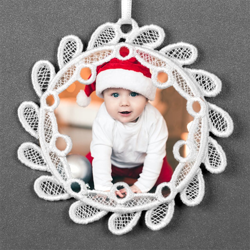 Wreath Frame Ornament (Lace)|3.87″ x 3.86″ / 98.19mm x 97.97mm