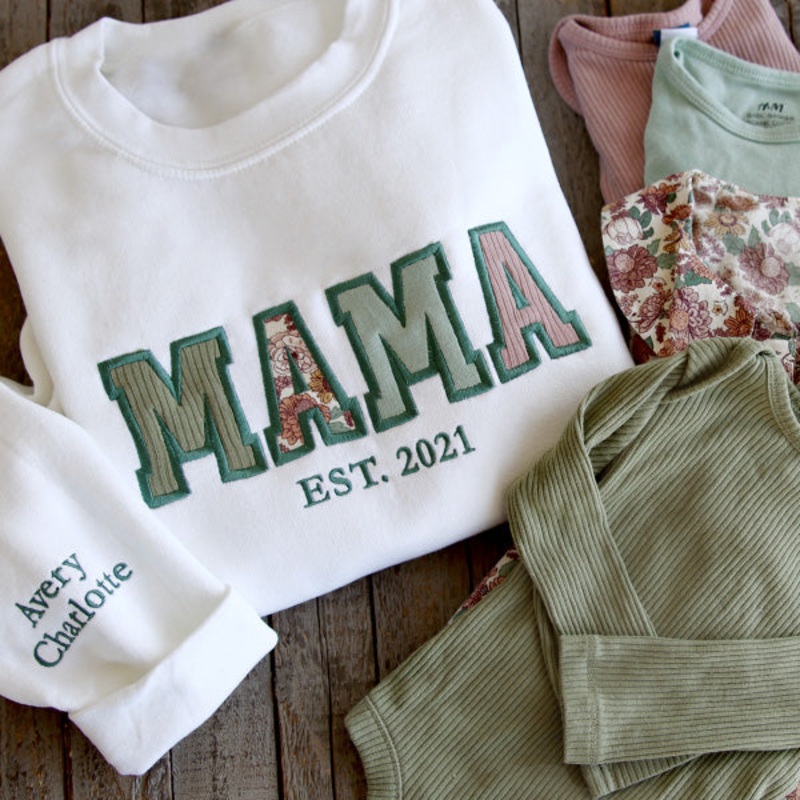 Cherished Letters – Mama (Applique)