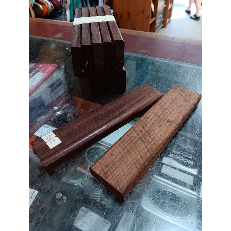 Unbranded – AAA Grade Indian Rosewood bridge blanks
