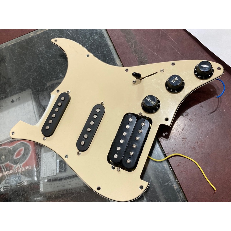Unbranded – Loaded Strat Pickguard