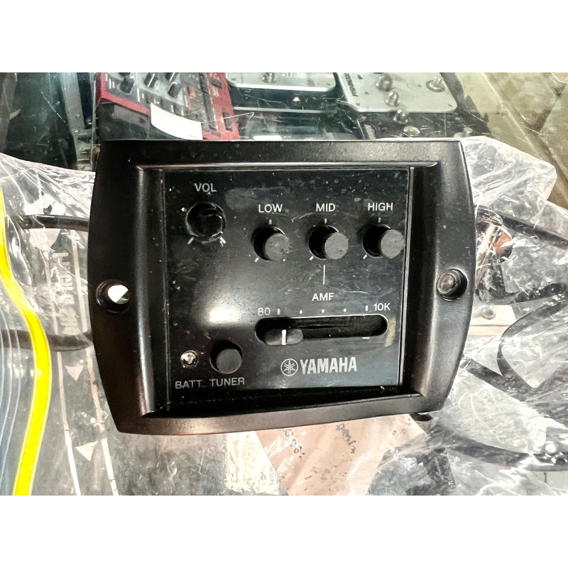 YAMAHA – Acoustic guitar preamp
