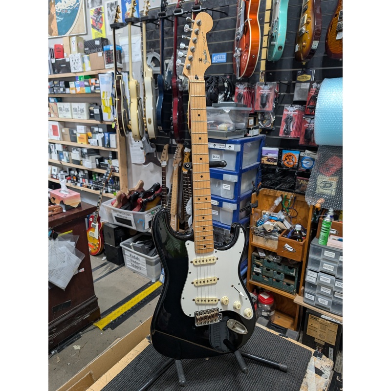 Fender – Standard Stratocaster