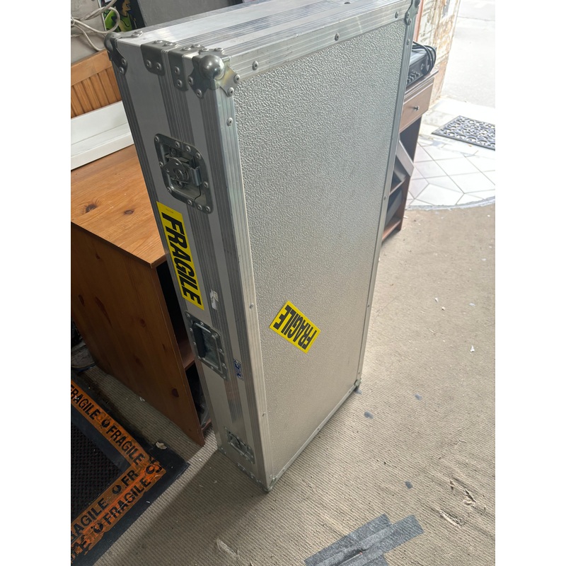 Unbranded – Road case.