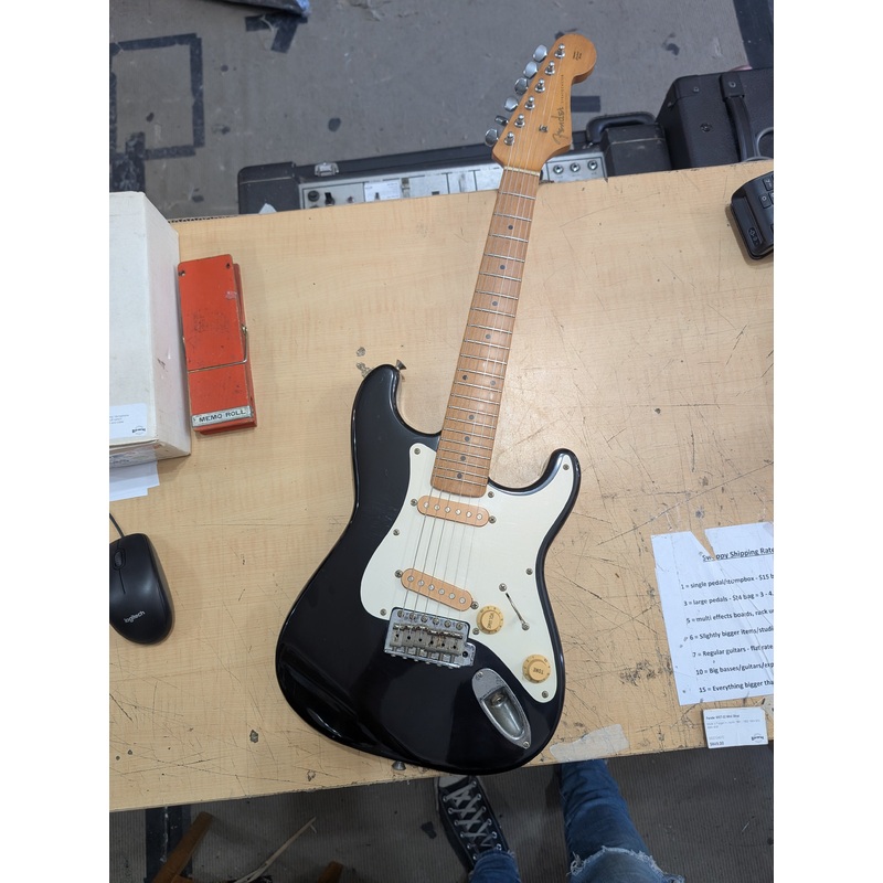Fender – MST-32 Mini Strat