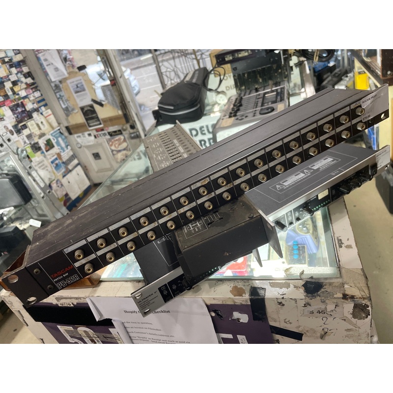 TASCAM – PB32R