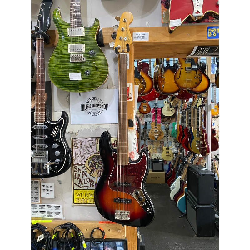 Squier – Jazz Bass Fretless