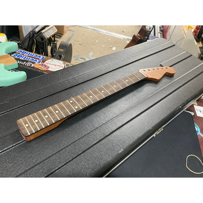 Unbranded – Strat Neck