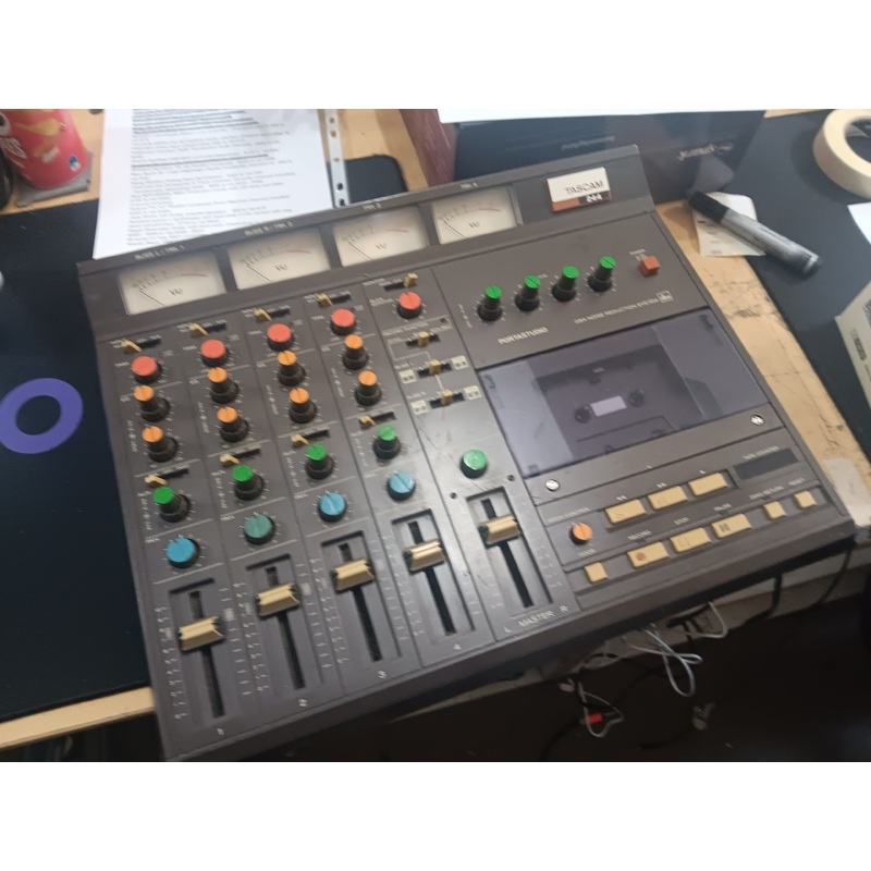 Tascam – 244 Portastudio