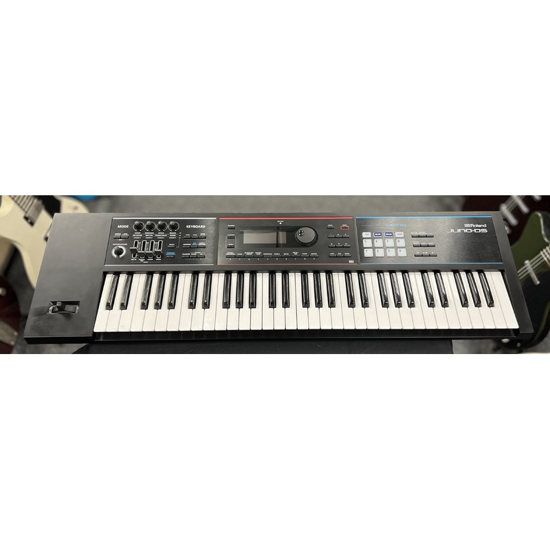 Roland JUNO-DS61 61 Key Synthesizer with Gator Gig Bag