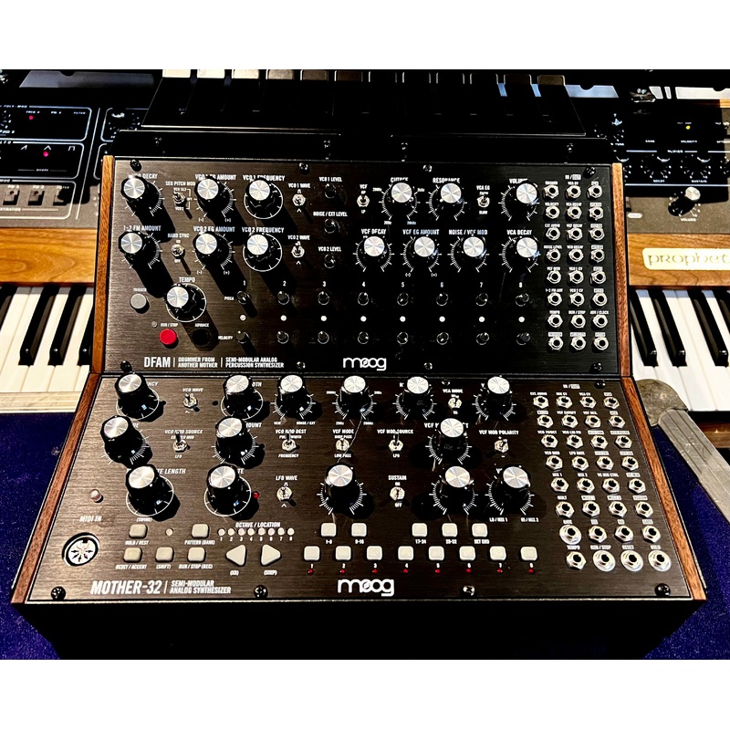 MOOG Sound Studio 1 – DFAM & MOTHER 32 + summing mixer+ stand