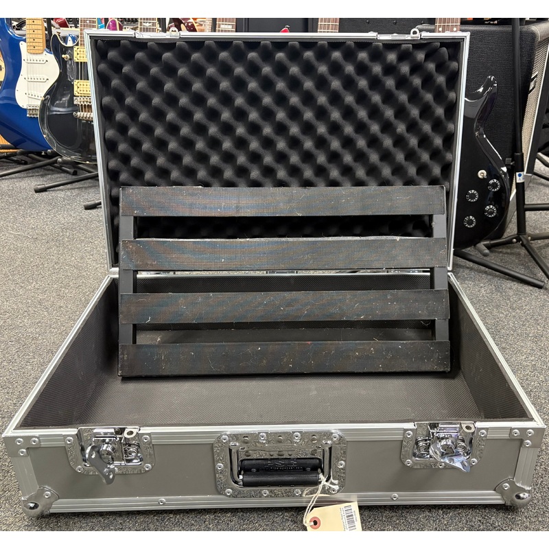 Pedaltrain PT-2 w/ road case