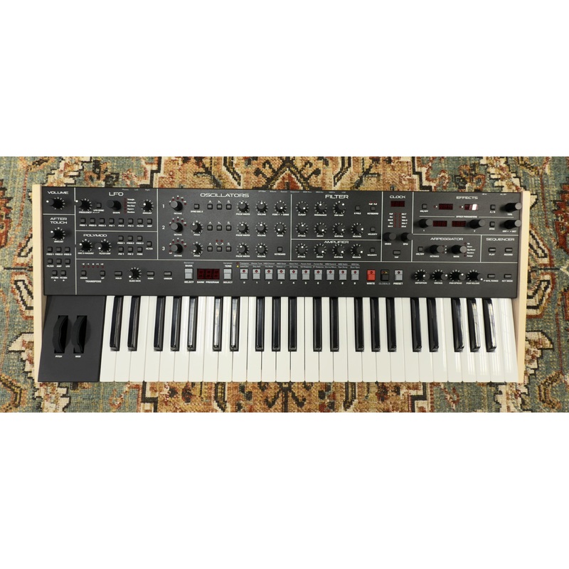 Sequential Trigon-6 Six Voice Polyphonic Analog Synthesizer w/SKB Case
